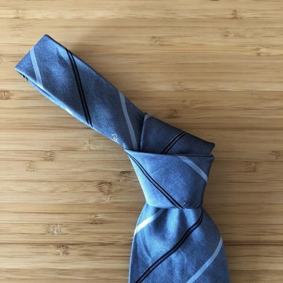 Daks London Silk Tie In Modern Gray! - Picture 5 of 7